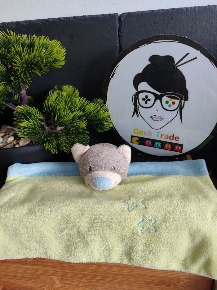 Doukidou doudou chat plat carré bleu vert gris étoiles blanc beige ours DD003452