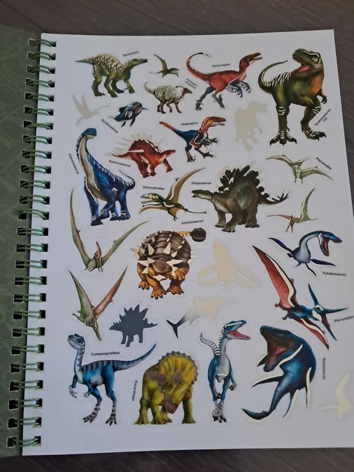 Dino livre coloriage avec autocollant neuf. - photo numéro 2