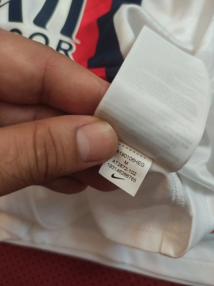 Tenue de foot PSG, Nike Authentique Officiel taille enfant 5/6 ans, Neuf - photo numéro 8