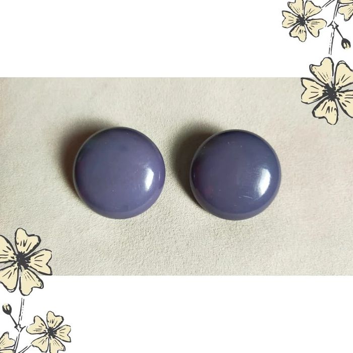Boucles d’oreilles clip vintage violettes – Look rétro intemporel - photo numéro 5