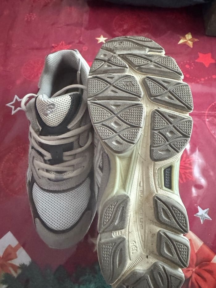 Sneakers ASICS originales en taille 42, portées une seule fois, état comme neuf. - photo numéro 3