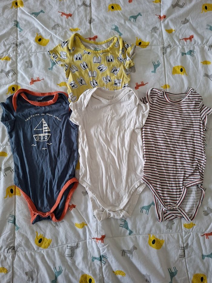 Lot de bodies 12 mois