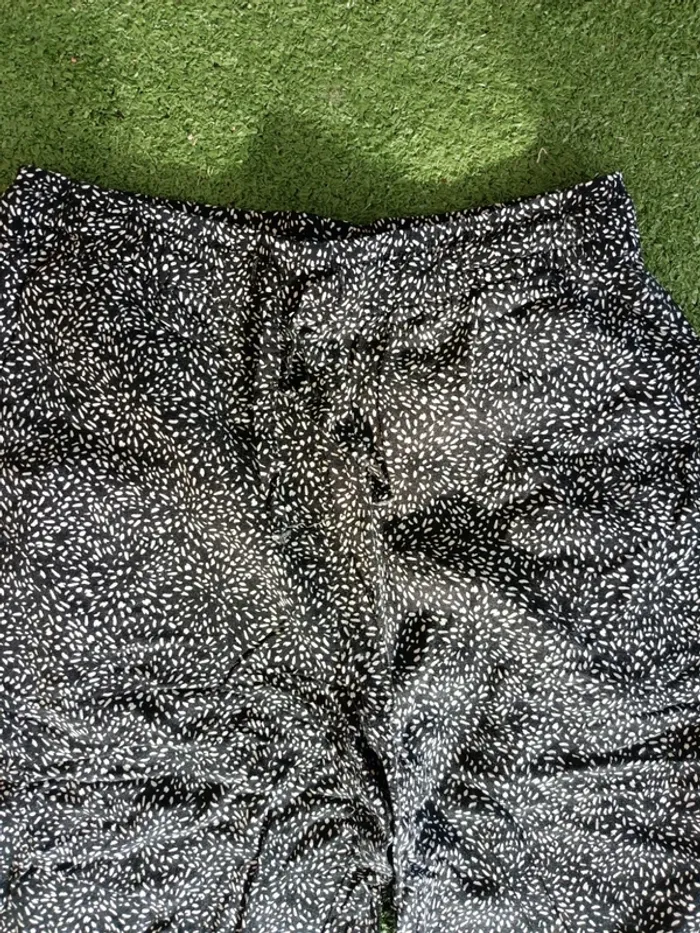 Pantalon fluide droit avec lien noir et blanc Kiabi taille 36 - photo numéro 3