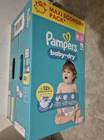 108 couches Pampers taille 4