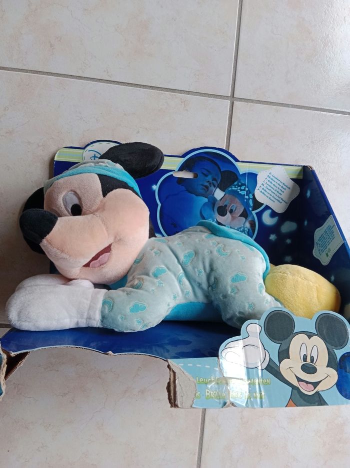 Peluche phosphorescente Mickey - photo numéro 2