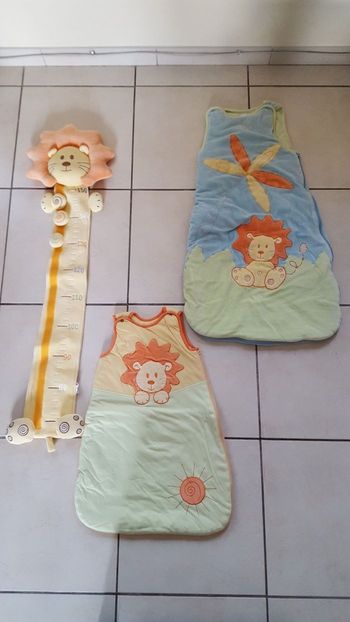 Ensemble gigoteuse et tour de lit