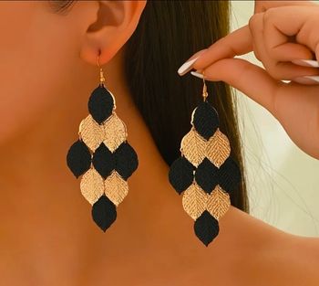 Boucles d’oreilles pendantes bohème – Doré & noir à franges