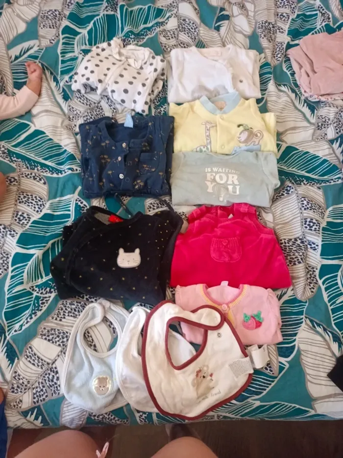 Lot vêtements fille 1mois