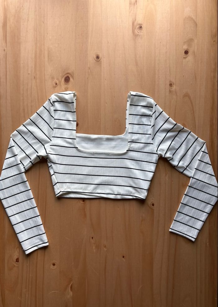 Crop top rayé blanc/noir – XS – très bon état – style décontracté - photo numéro 5