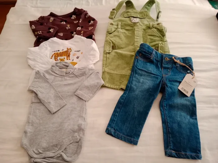 lot de vêtements taille 6 mois