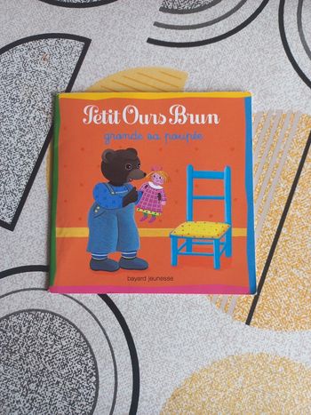 Livre Petit ours brun gronde sa poupée