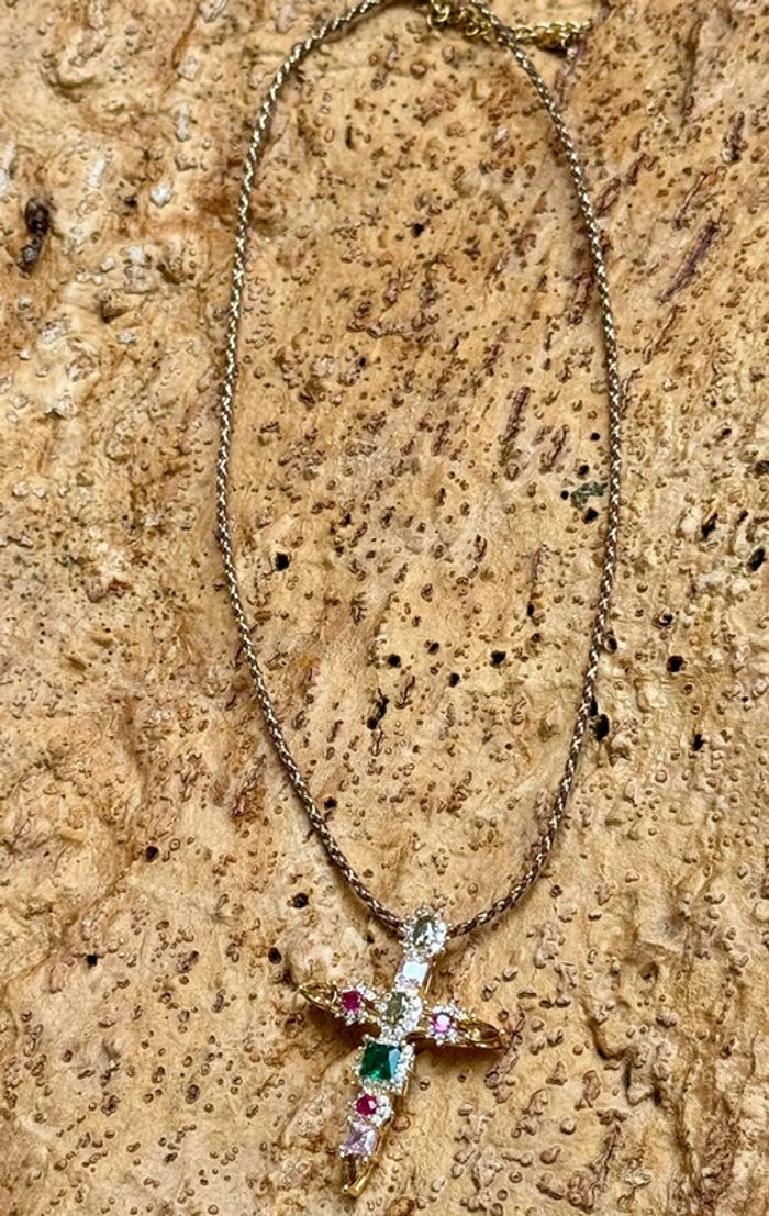 Collier réglable cordon tressé croix cristaux et acier inoxydable or habaha Paris