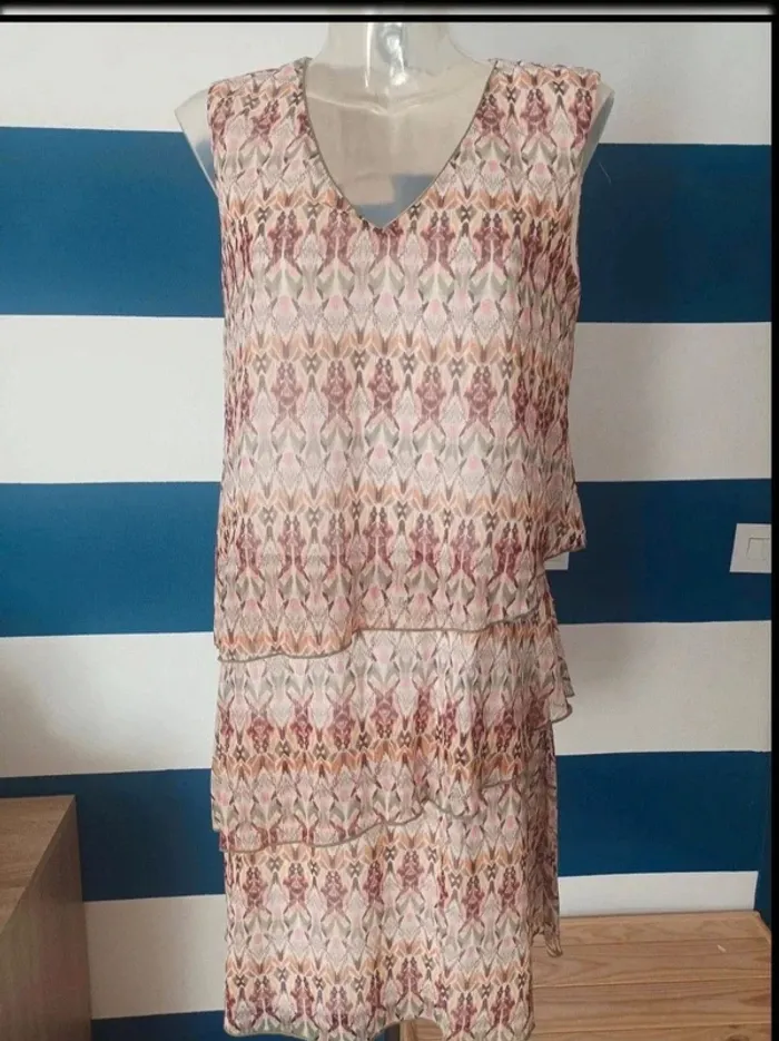 Jolie robe sans manche imprimé neuve avec étiquette La Halle femme taille 40
