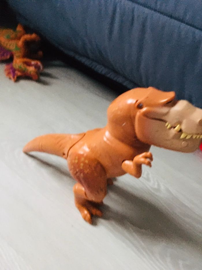 Gros dinosaure Disney sonore et articulé - photo numéro 3