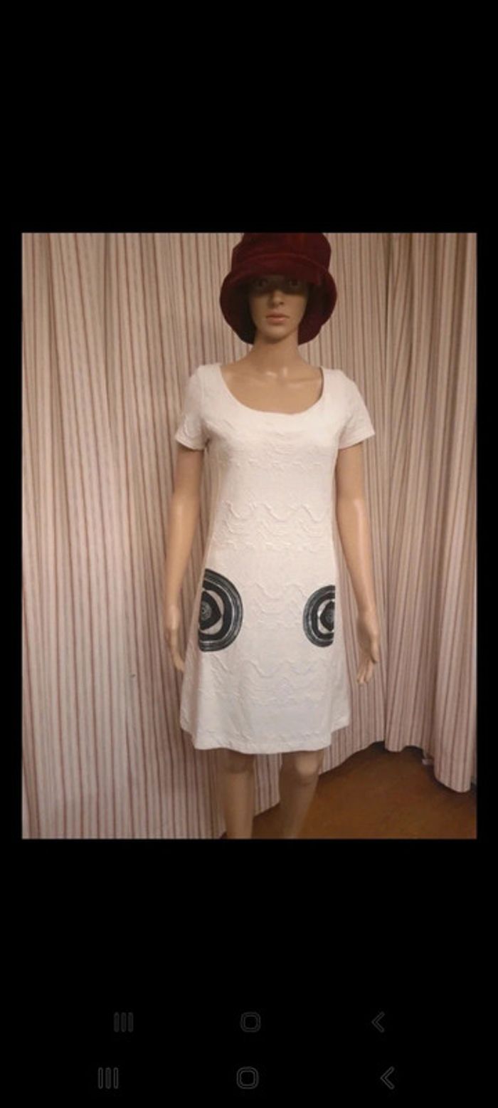 Robe blanche Desigual eur M en parfait état