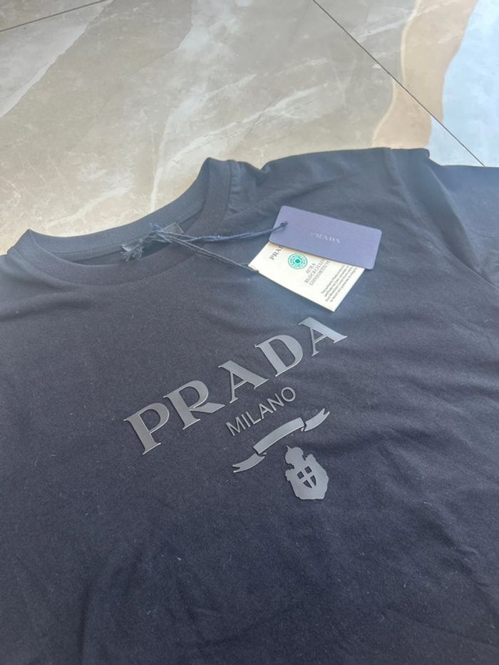 T Shirt Prada - photo numéro 2