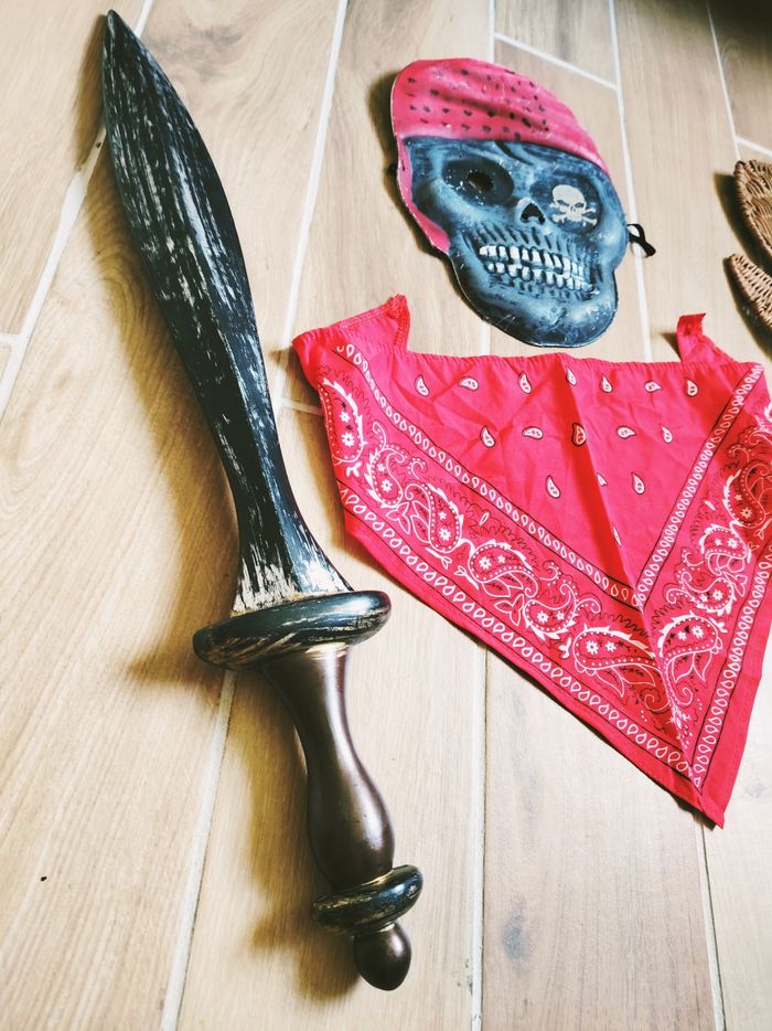 🦜Déguisement masque tête de mort pirate, bandana et très grande épée en plastique - photo numéro 2