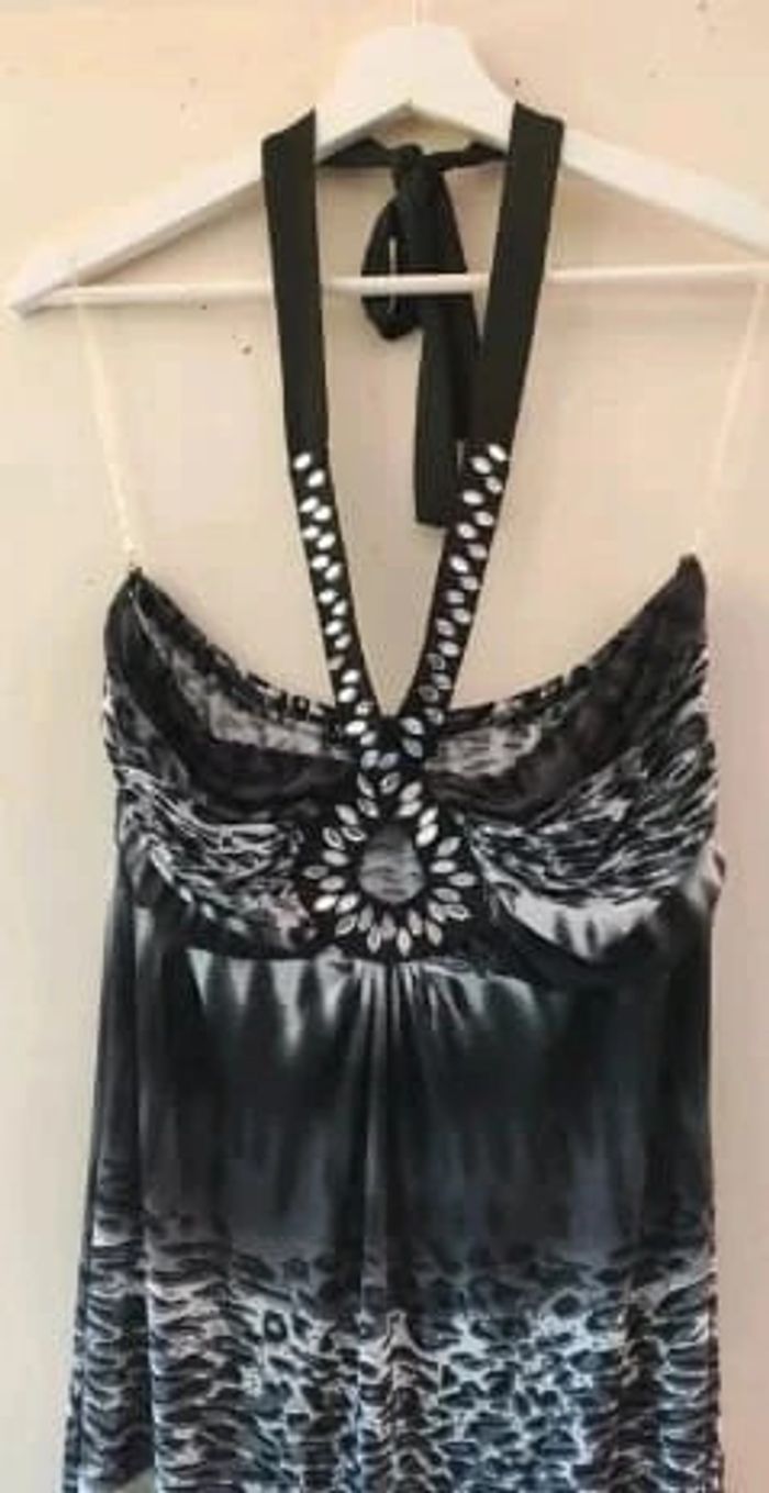 Robe longue avec pierres - photo numéro 2