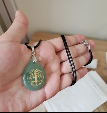 Collier pendentif pierre Aventurine
et cordon cuir