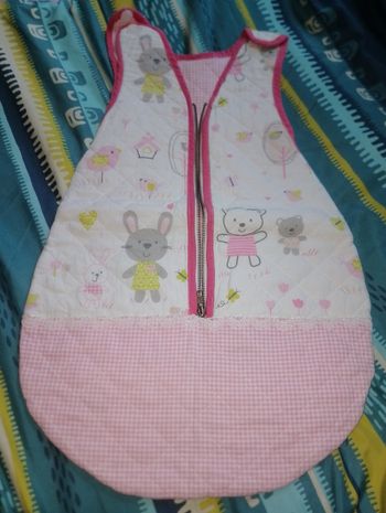 Gigoteuse 0-6 mois 
Blanche et Rose avec nounours