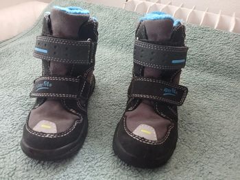 Chaussure de randonnée montante taille 24