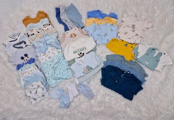 Lot vetement bébé garço. 1 mois