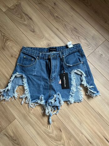 Short en jean trouvé neuf