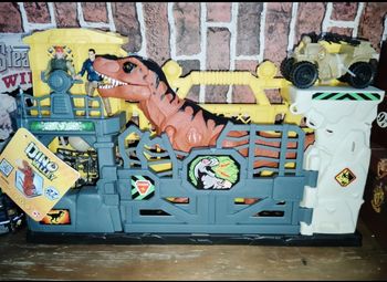 Coffret enclos dinosaure Dino Valley 