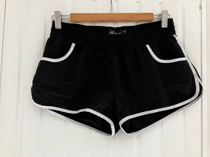 Short  noir