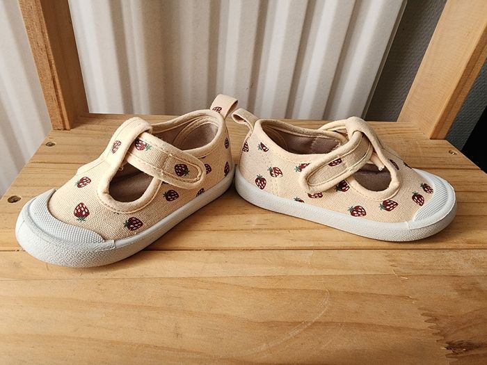 Chaussures fille 22 - photo numéro 2