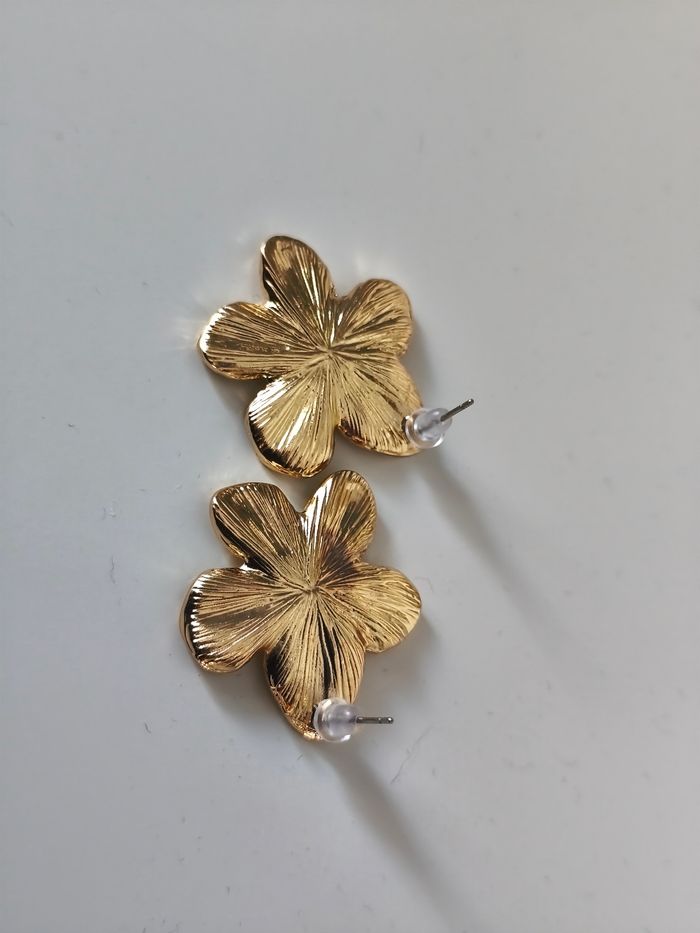 Boucle d'oreille fantaisie doré - photo numéro 3