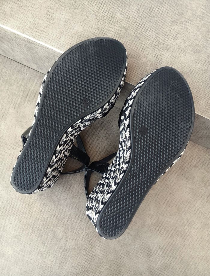 Escarpins / Sandales à talon compensé et brides en cordelette - photo numéro 10