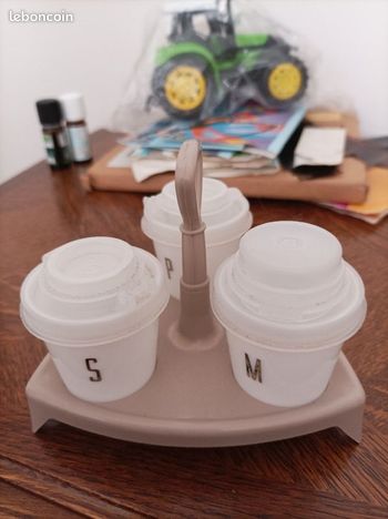 Ensemble trio Tupperware