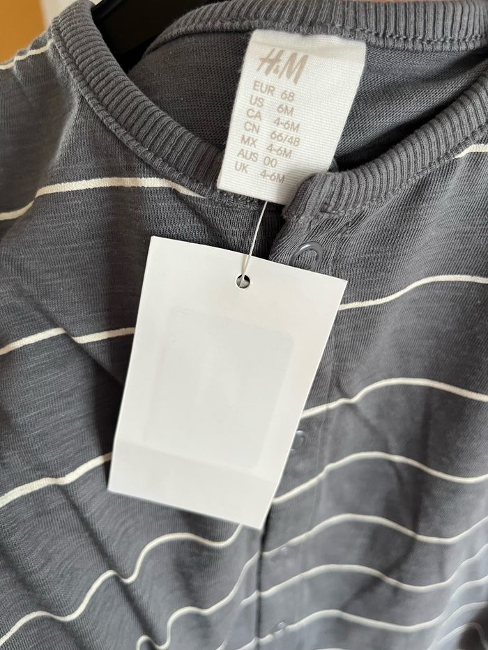 Combishort H&M 4-6 mois neuf - photo numéro 3
