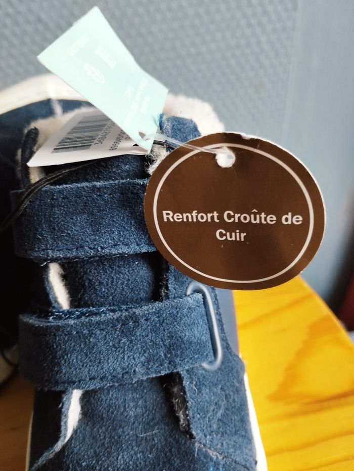 Bottes fourrées  taille 21, croute en cuir - photo numéro 5