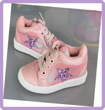 Baskets taille 18, neuve !