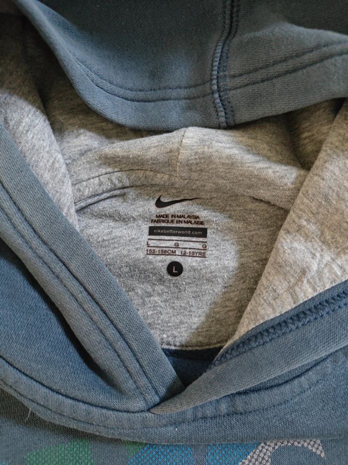 Pull Nike taille 152-158 (12-13 ans) - photo numéro 2