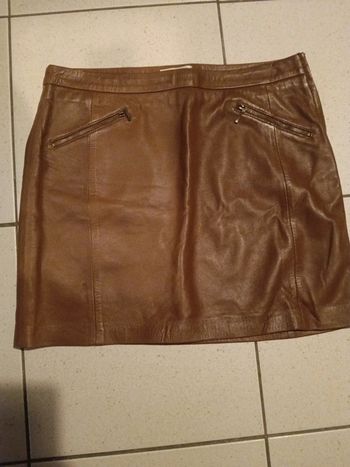 Mini-jupe en cuir taille 40