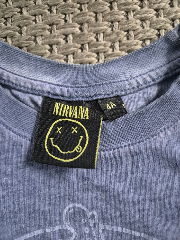 Lot de 4 t-shirts MC motifs asterix ou Nirvana - 4 ans - photo numéro 6