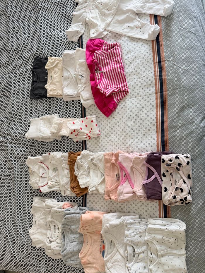 Lot pyjamas et bodies - photo numéro 2