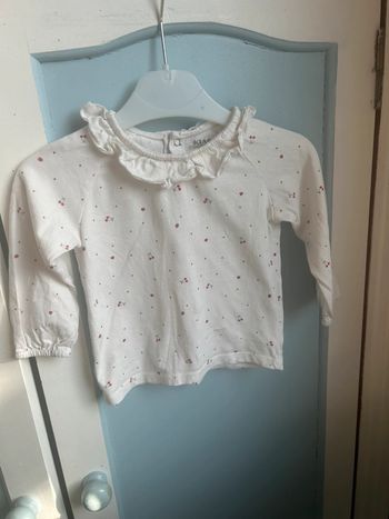 Haut blanc , fleurs col dentelle , 9 mois