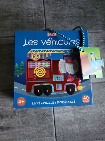 Boite puzzle livre et voiture neuf 