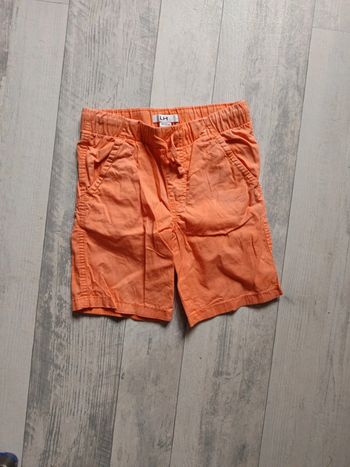 Short orange garçon
