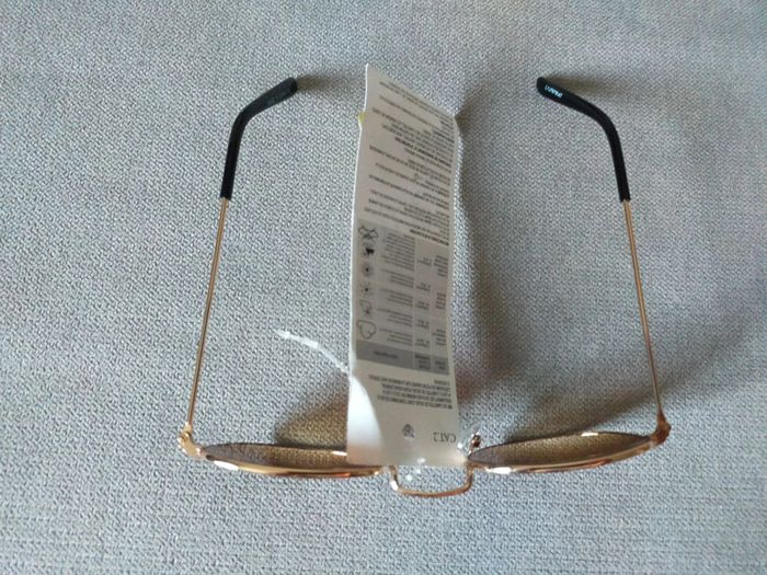 Lunettes de soleil rondes dorées – Neuves avec étiquette - photo numéro 3