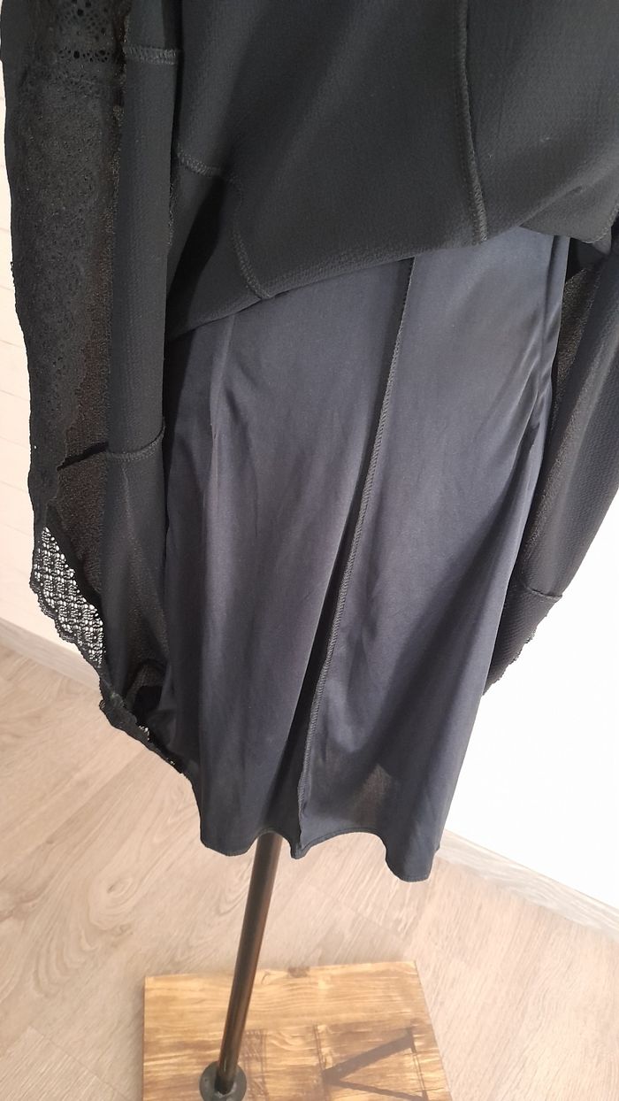 Robe noire manches courtes avec dentelle. Nekane - photo numéro 5