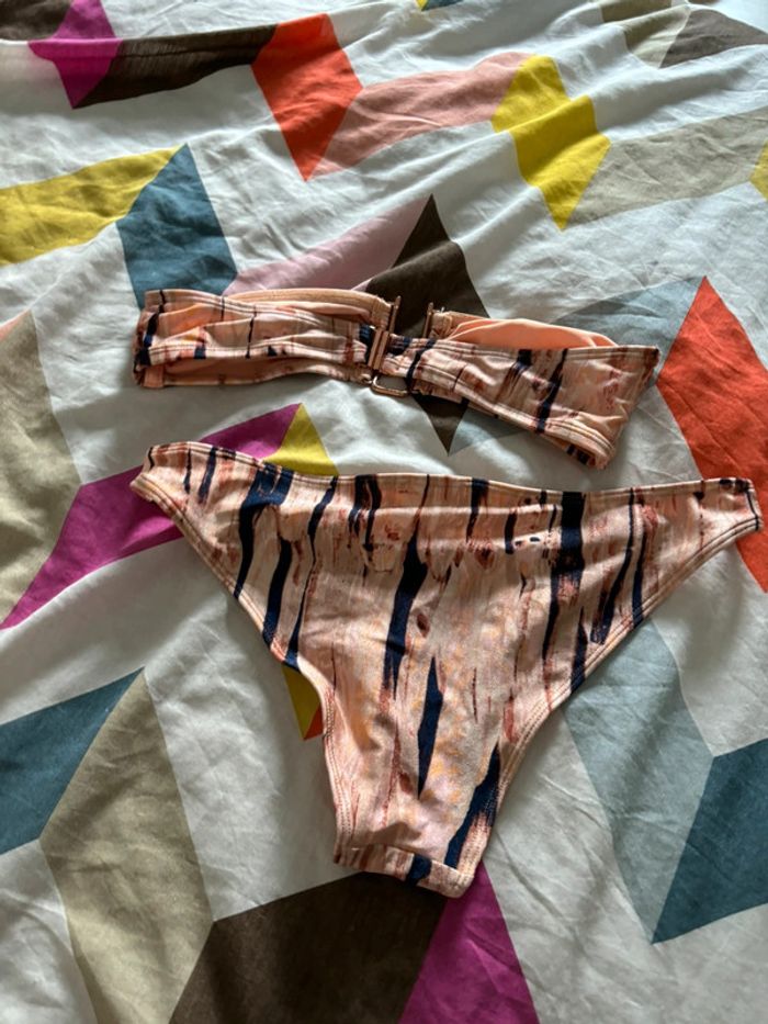 Maillot de bain 2 pièces à motifs rose pale et violet - photo numéro 4