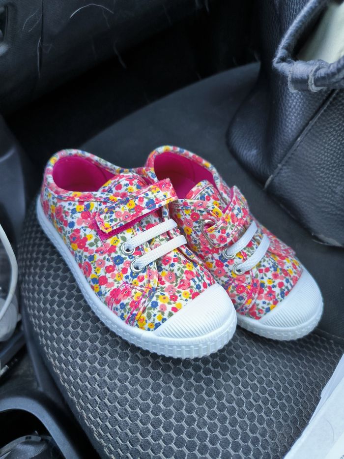 Chaussures en toile taille 24