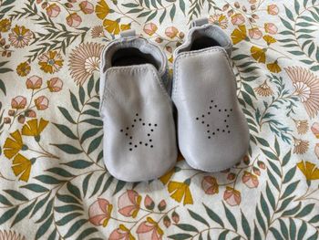 Chaussons cuir bout chou mixte