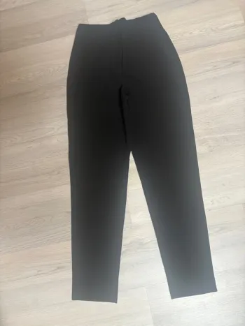 Pantalon carotte neuf
