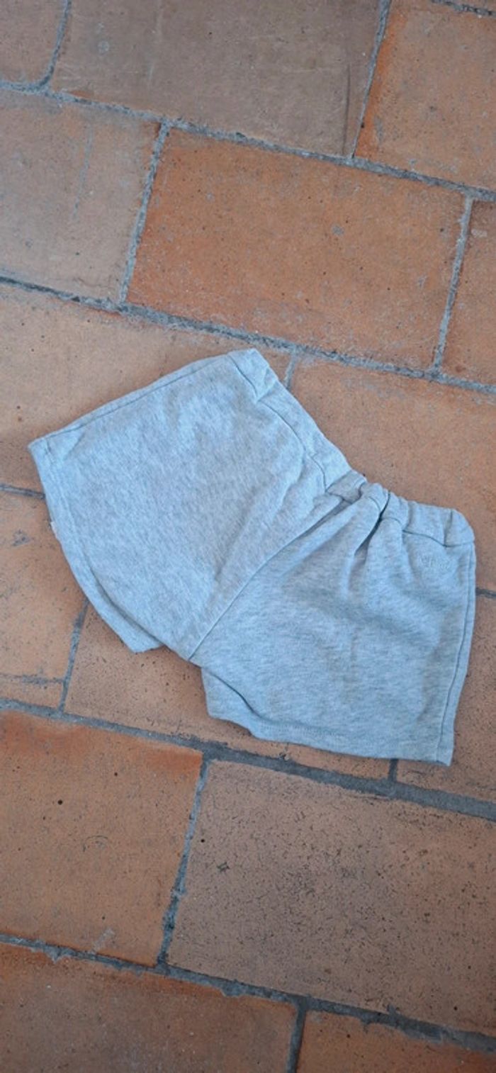 Short gris avec dentelle – Chloé marque de créateur  – Taille 3 ans - photo numéro 7